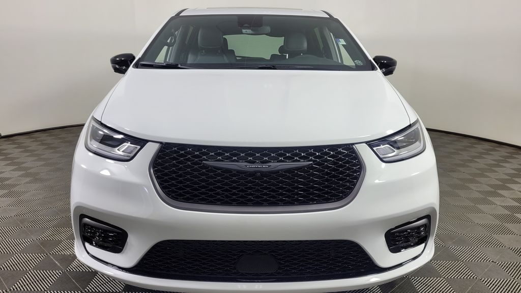 2026 Chrysler Pacifica photo 2
