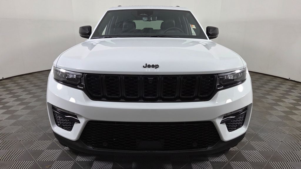 2025 Jeep Grand Cherokee Limited photo 2