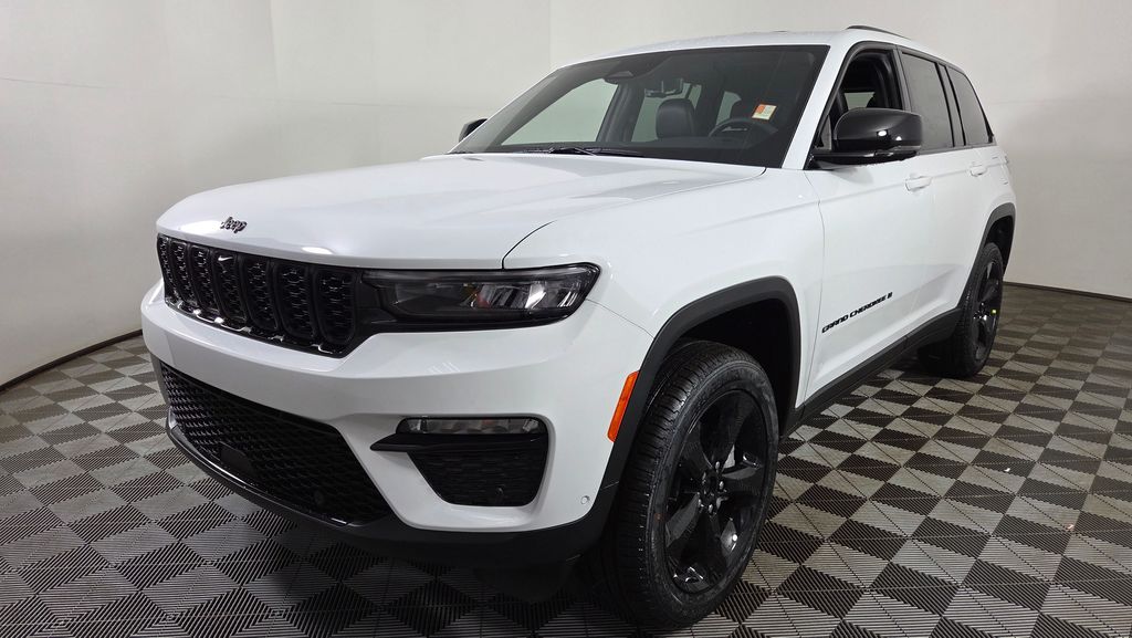 2025 Jeep Grand Cherokee Limited photo 3