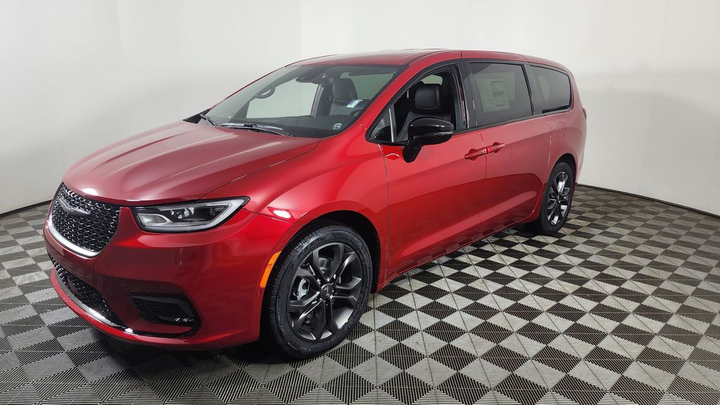 2026 Chrysler Pacifica photo 3