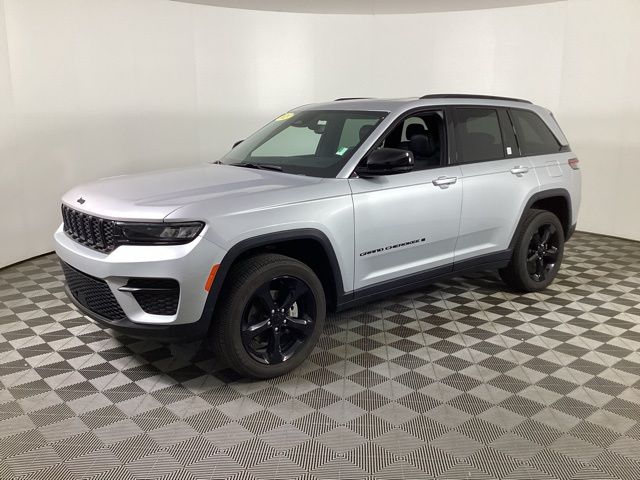 2023 Jeep Grand Cherokee Altitude photo 3