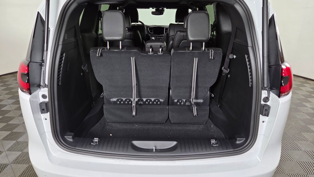 2026 Chrysler Pacifica Select - Photo 9