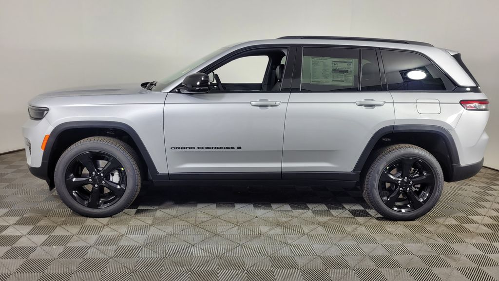 2025 Jeep Grand Cherokee Limited photo 4