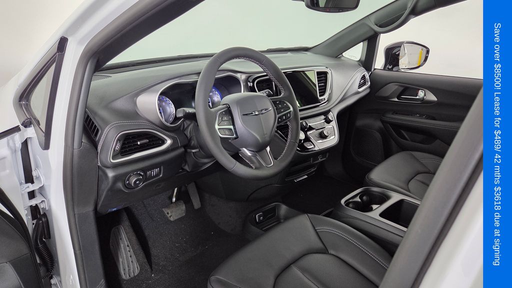 2026 Chrysler Pacifica Select - Photo 15