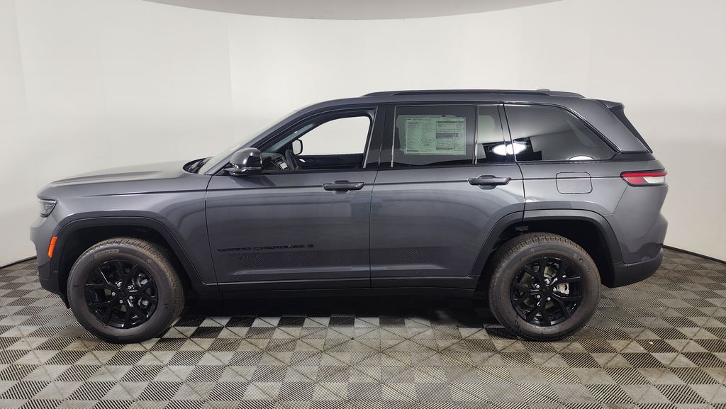 2025 Jeep Grand Cherokee Altitude photo 4