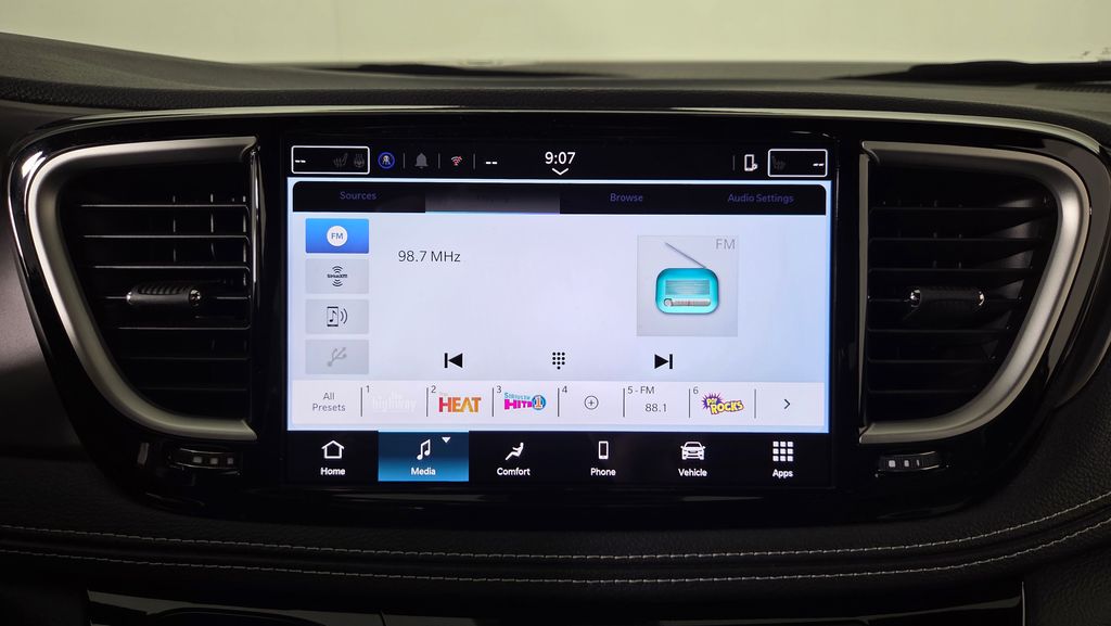 2025 Chrysler Pacifica Select - Photo 23
