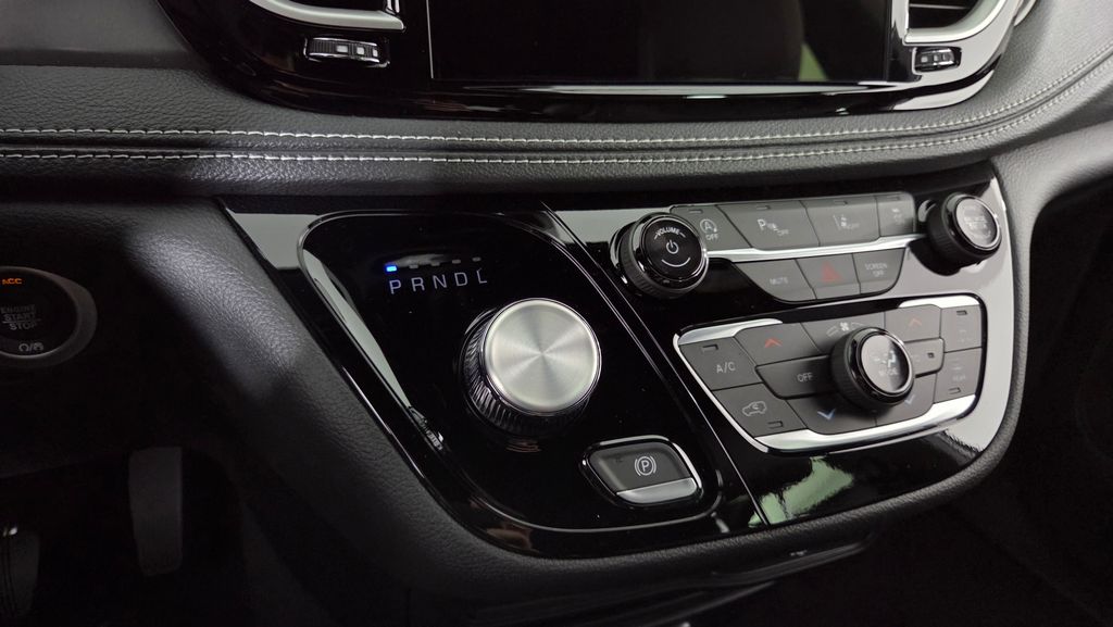 2026 Chrysler Pacifica Select - Photo 23