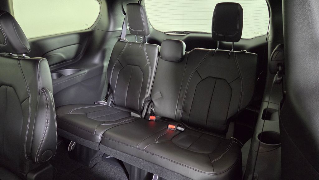 2025 Chrysler Pacifica Select - Photo 32