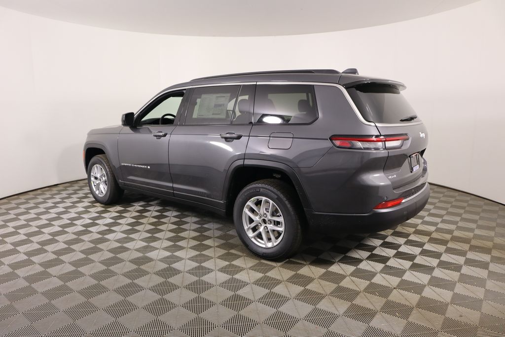 2025 Jeep Grand Cherokee Laredo photo 3