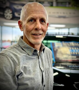 Staff member Tom Dennett from ID_b37720