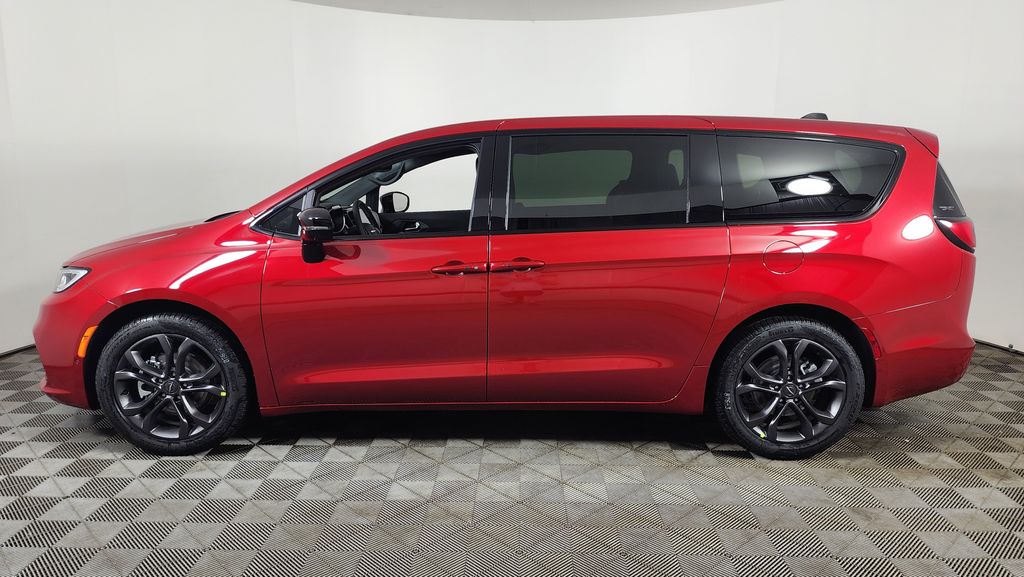 2026 Chrysler Pacifica photo 4