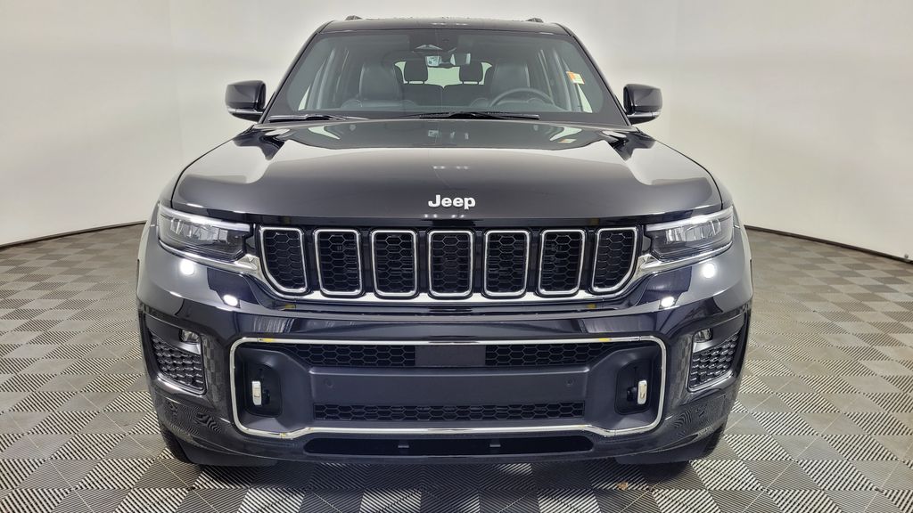 2025 Jeep Grand Cherokee Overland photo 2