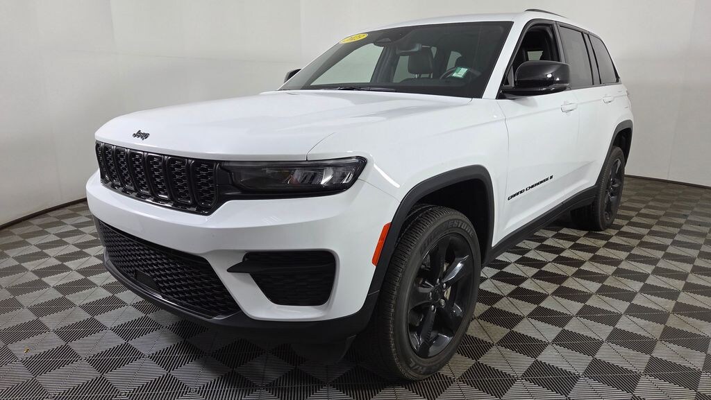 Used 2023 Jeep Grand Cherokee Altitude SUV