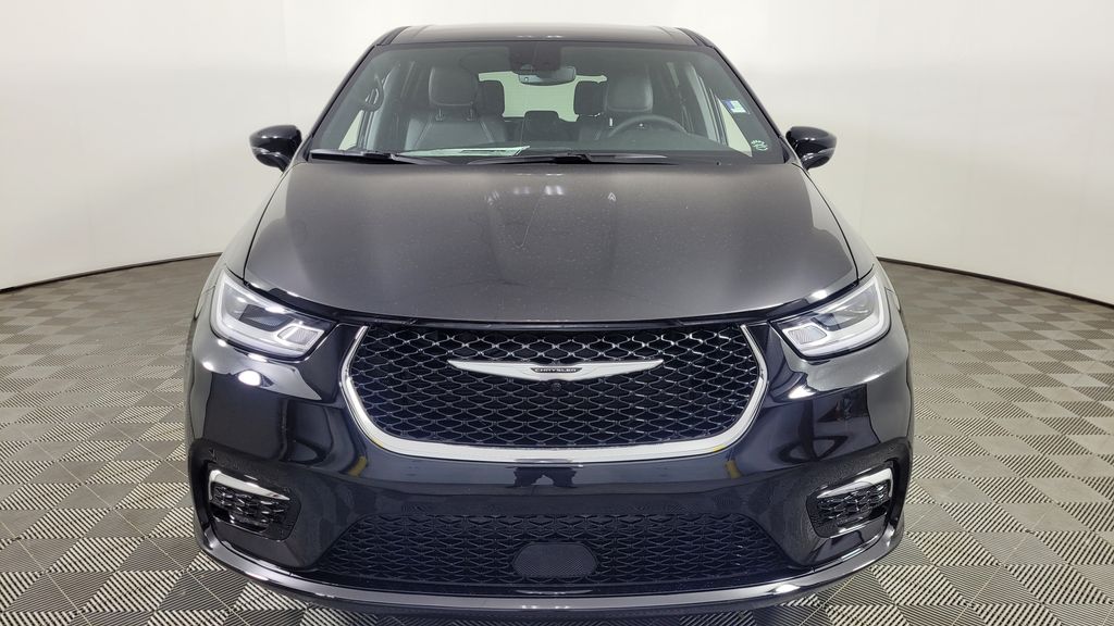 2026 Chrysler Pacifica photo 2