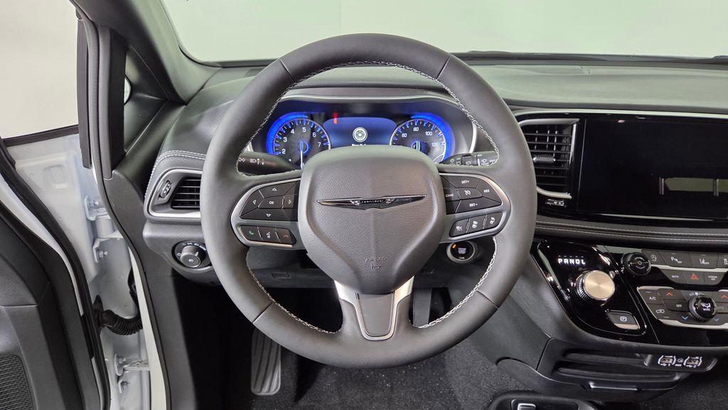 2025 Chrysler Pacifica Select - Photo 16
