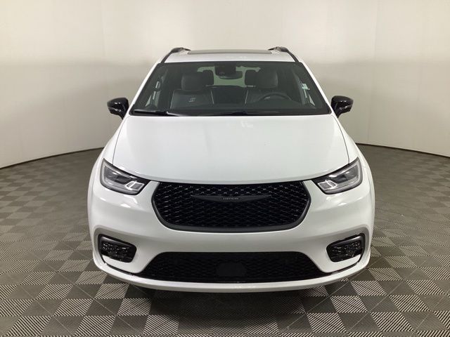 2025 Chrysler Pacifica Limited photo 2