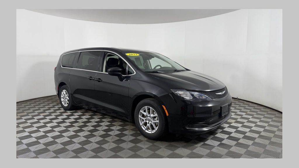 2023 Chrysler Voyager LX's photo