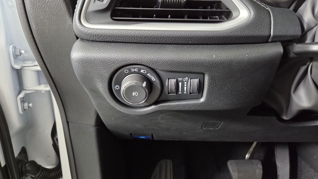 2025 Chrysler Pacifica Select - Photo 19