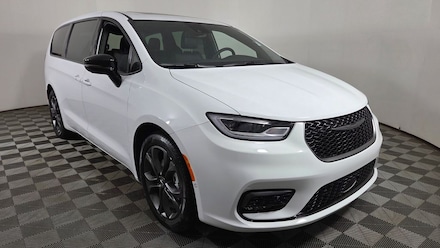 2026 Chrysler Pacifica SELECT Passenger Van