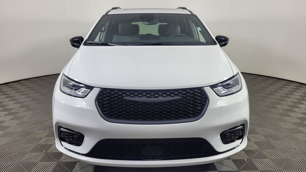 2025 Chrysler Pacifica photo 2