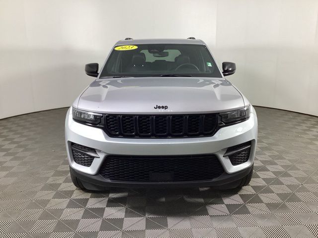2023 Jeep Grand Cherokee Altitude photo 2