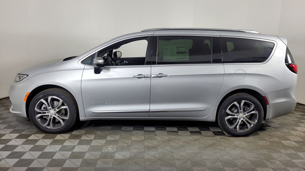 2026 Chrysler Pacifica Pinnacle photo 4