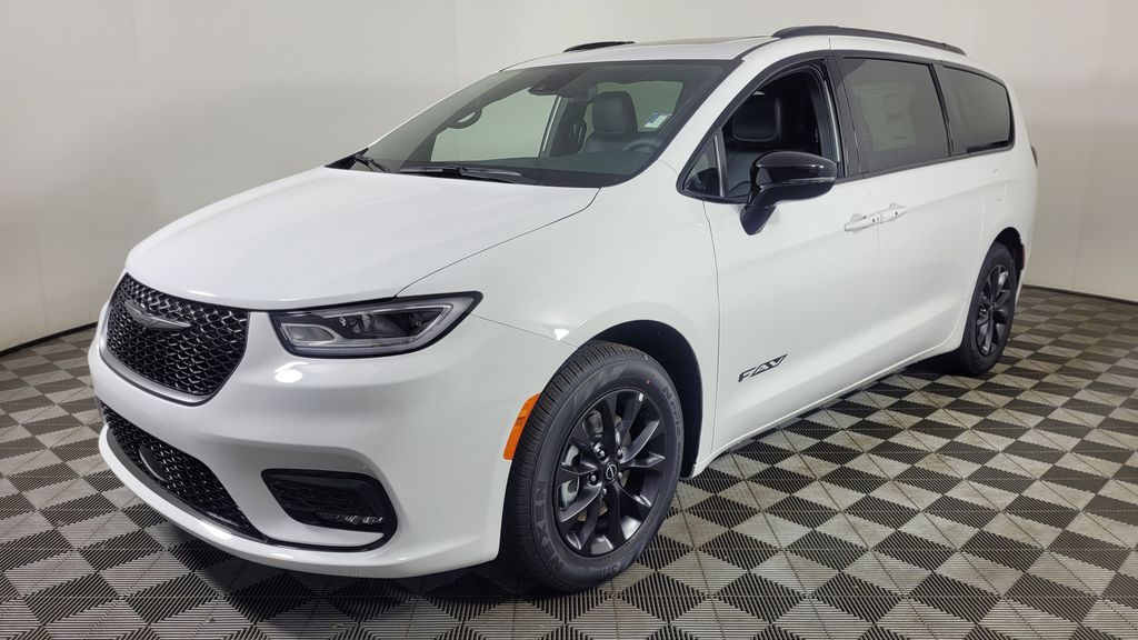 2025 Chrysler Pacifica photo 3