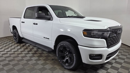 2026 Ram 1500 EXPRESS CREW CAB 4X4 5'7 BOX Pickup