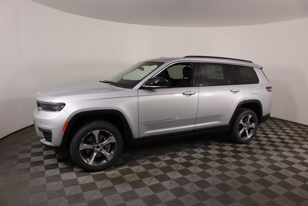 2025 Jeep Grand Cherokee Limited photo 3