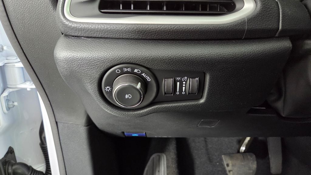 2026 Chrysler Pacifica Select - Photo 19