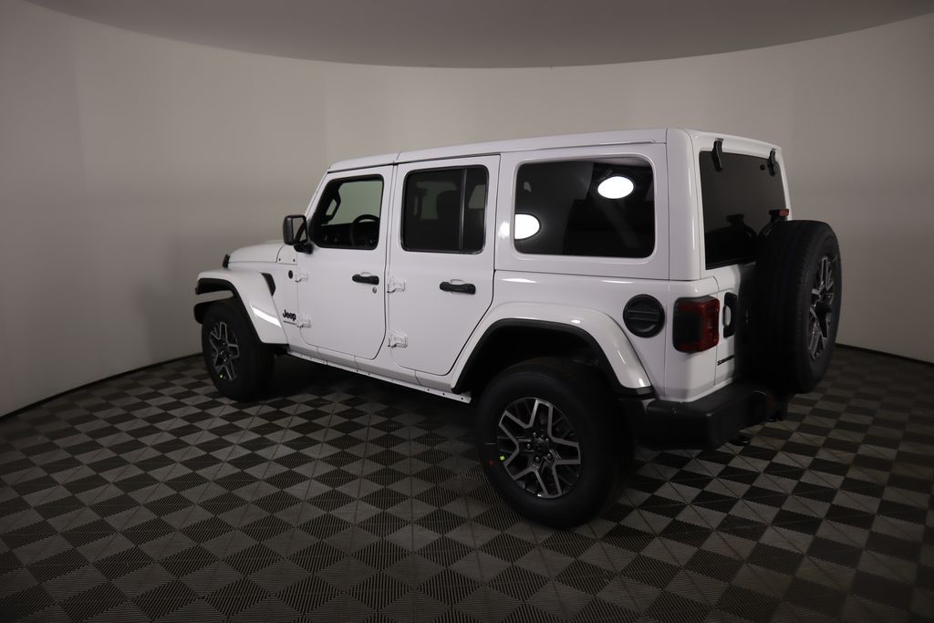 2025 Jeep Wrangler Sahara photo 4