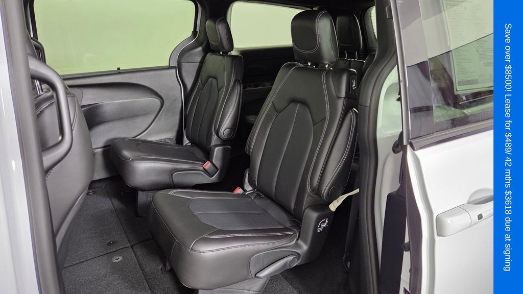 2026 Chrysler Pacifica Select - Photo 31