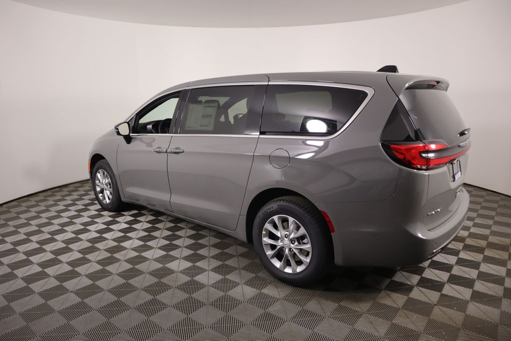 2025 Chrysler Pacifica photo 4