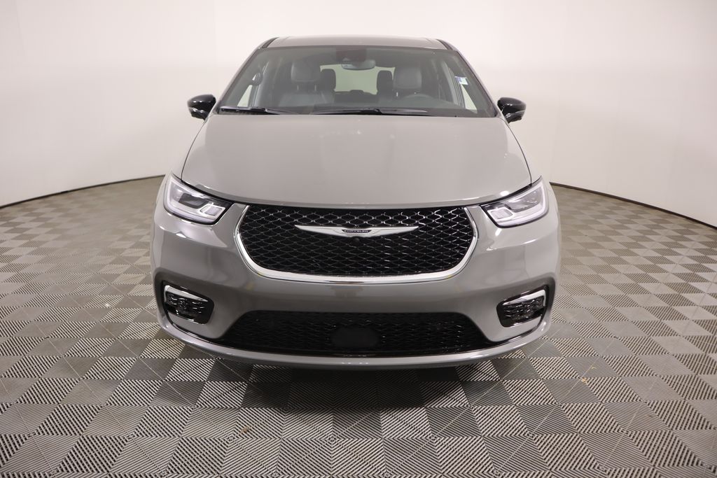 2025 Chrysler Pacifica photo 2