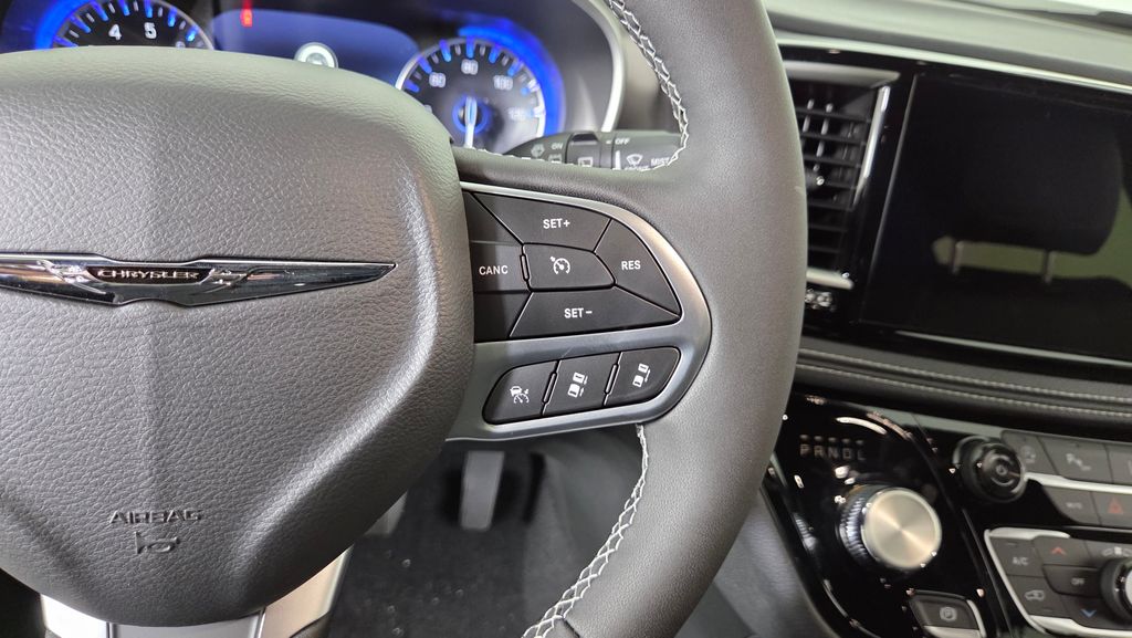 2025 Chrysler Pacifica Select - Photo 18