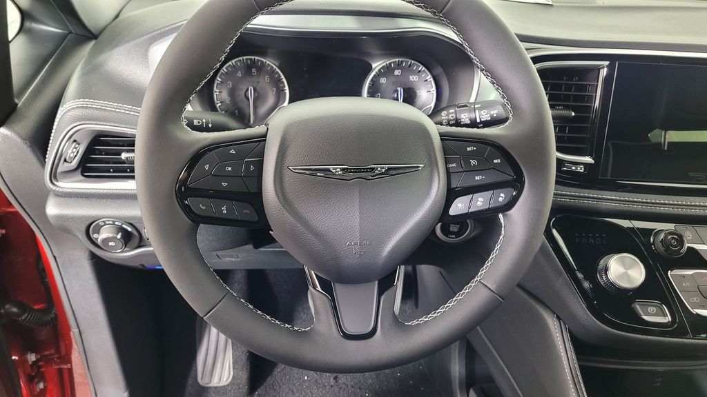 2026 Chrysler Pacifica Limited - Photo 16