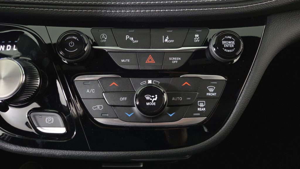 2025 Chrysler Pacifica Select - Photo 26