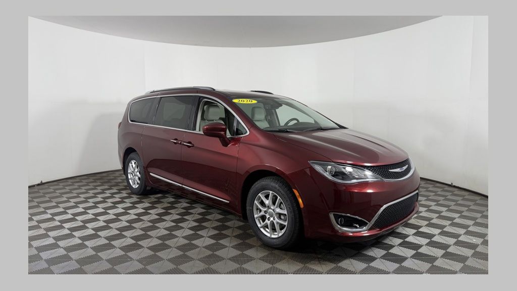 2020 Chrysler Pacifica Touring L's photo