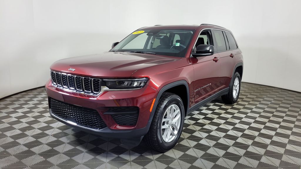 2023 Jeep Grand Cherokee Laredo photo 3