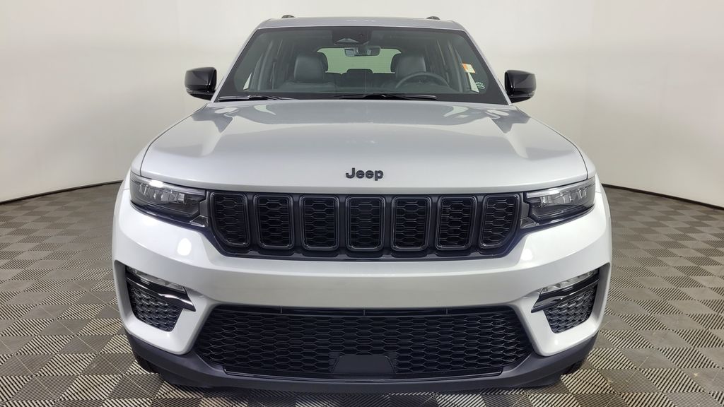 2025 Jeep Grand Cherokee Limited photo 2