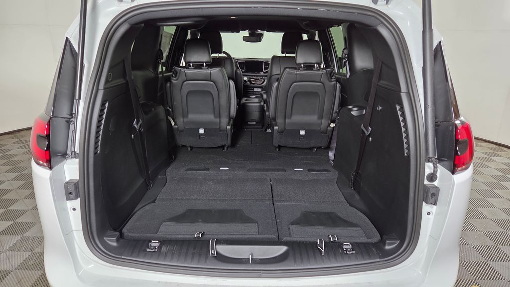 2025 Chrysler Pacifica Select - Photo 10