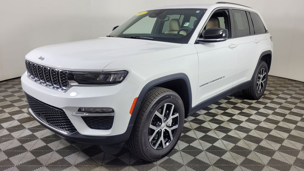 2023 Jeep Grand Cherokee Limited photo 3