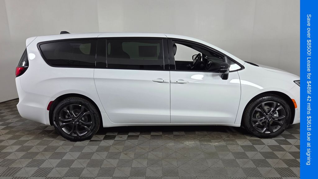 2026 Chrysler Pacifica Select - Photo 9