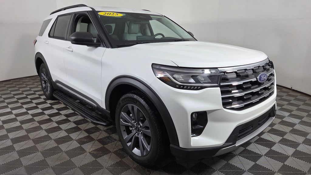 2025 Ford Explorer Active's photo