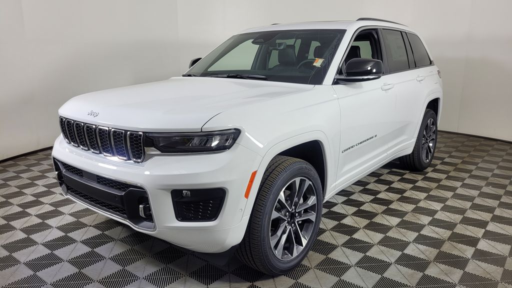 2025 Jeep Grand Cherokee Overland photo 3