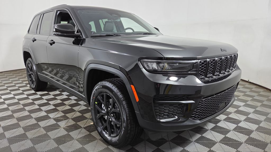 2025 Jeep Grand Cherokee Altitude's photo