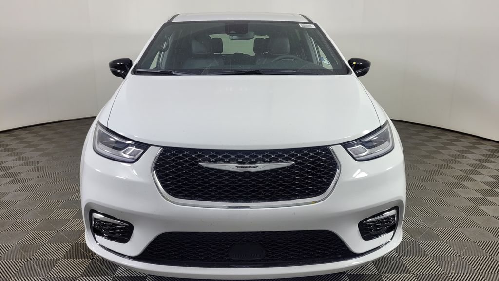 2026 Chrysler Pacifica photo 2