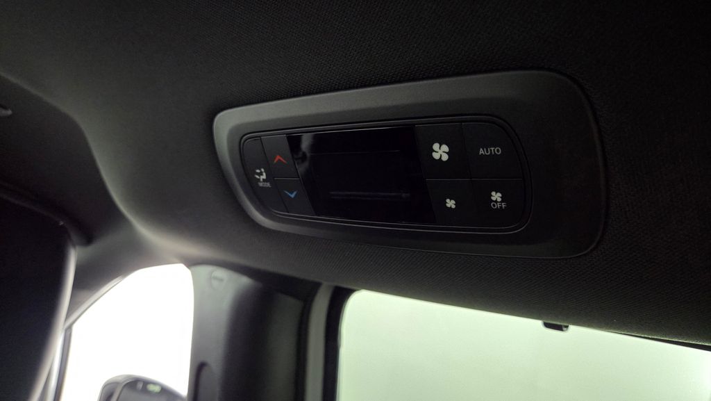 2025 Chrysler Pacifica Select - Photo 35
