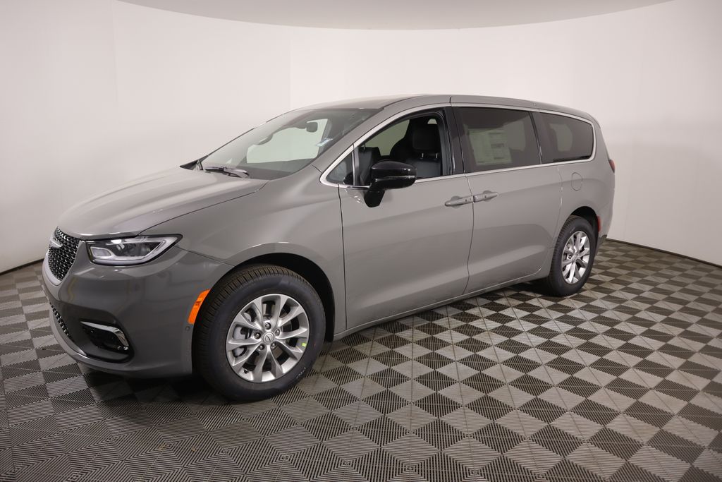 2025 Chrysler Pacifica photo 3