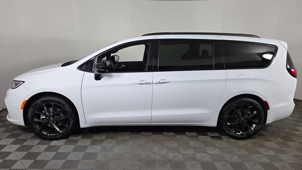 New 2026 Chrysler Pacifica LIMITED Passenger Van